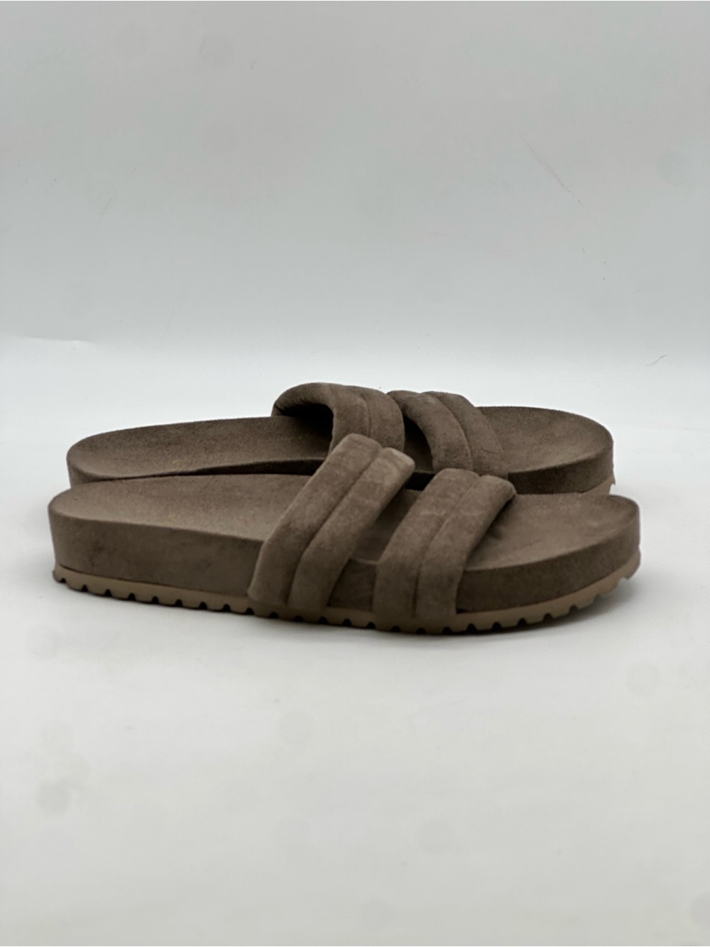 Varley Giles Quilted Sandals. Size 9.